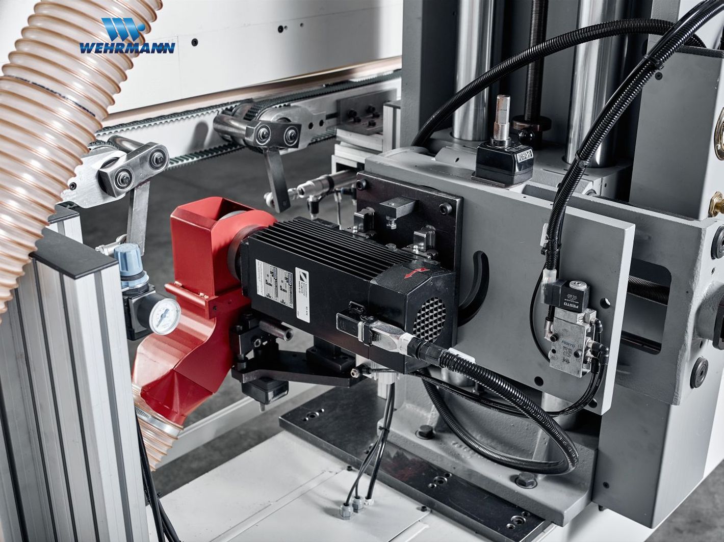 Eins. Direktpostformingmachine für gebogene Caravanfronten / WEHRMANN / Combima /K/I/R80/1260/V