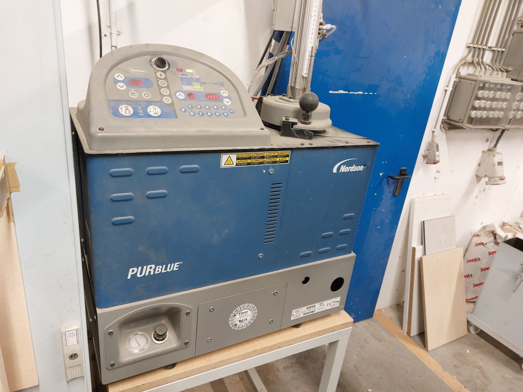 gebrauchte einseitige Kantenanleimmaschine  / HOMAG / 