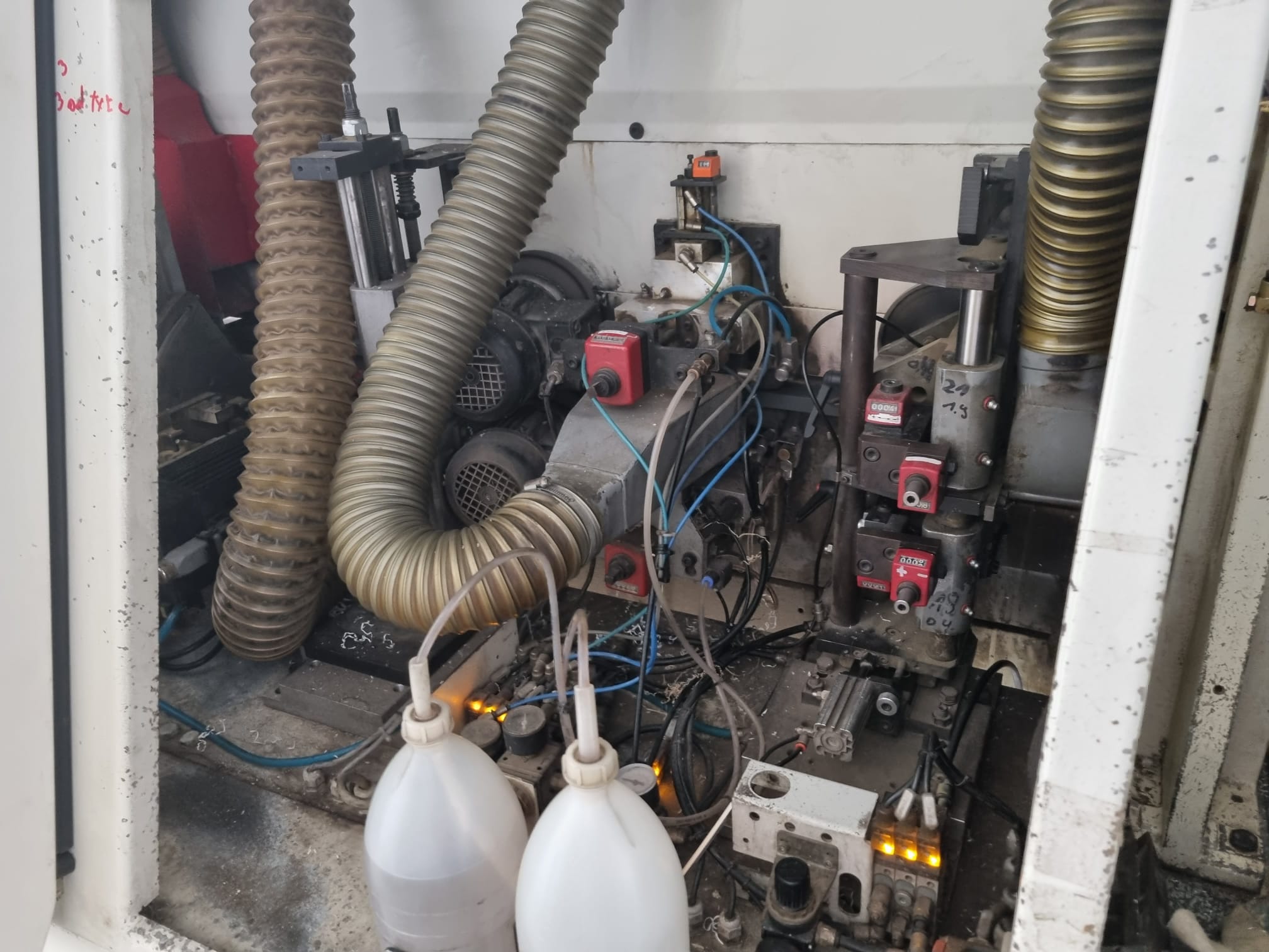 Einseitige Kantenanleimmaschne IMA Novimat / IMA / Novimat Contour/I/G80/790/L20