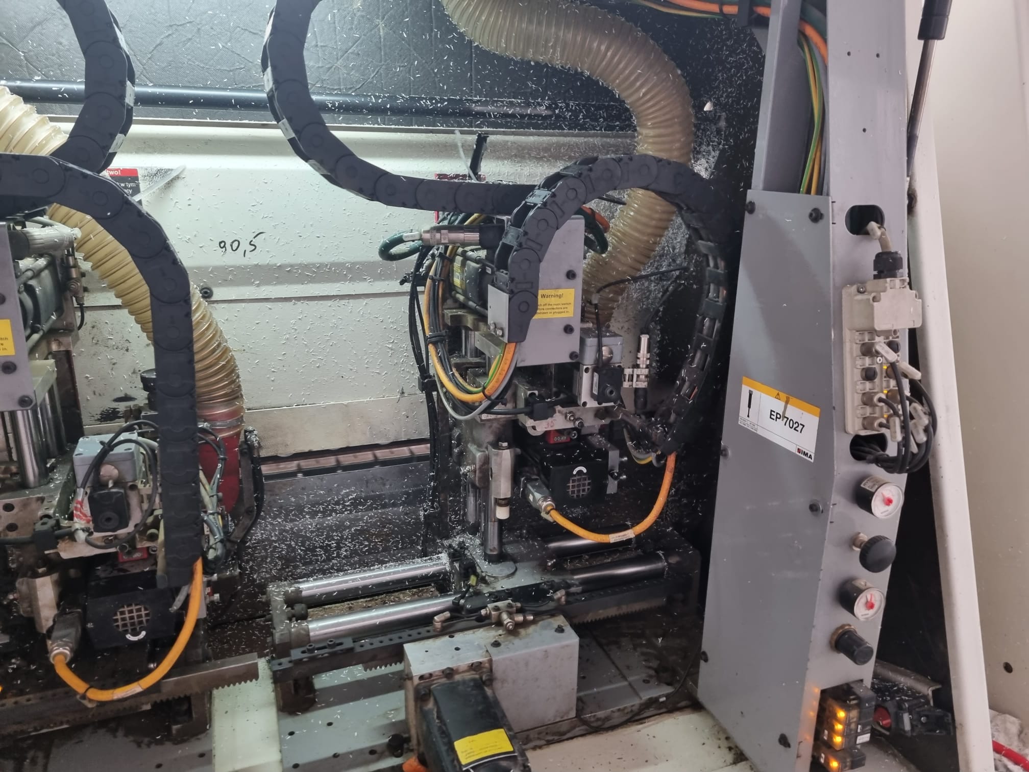 Einseitige Kantenanleimmaschne IMA Novimat / IMA / Novimat Contour/I/G80/790/L20
