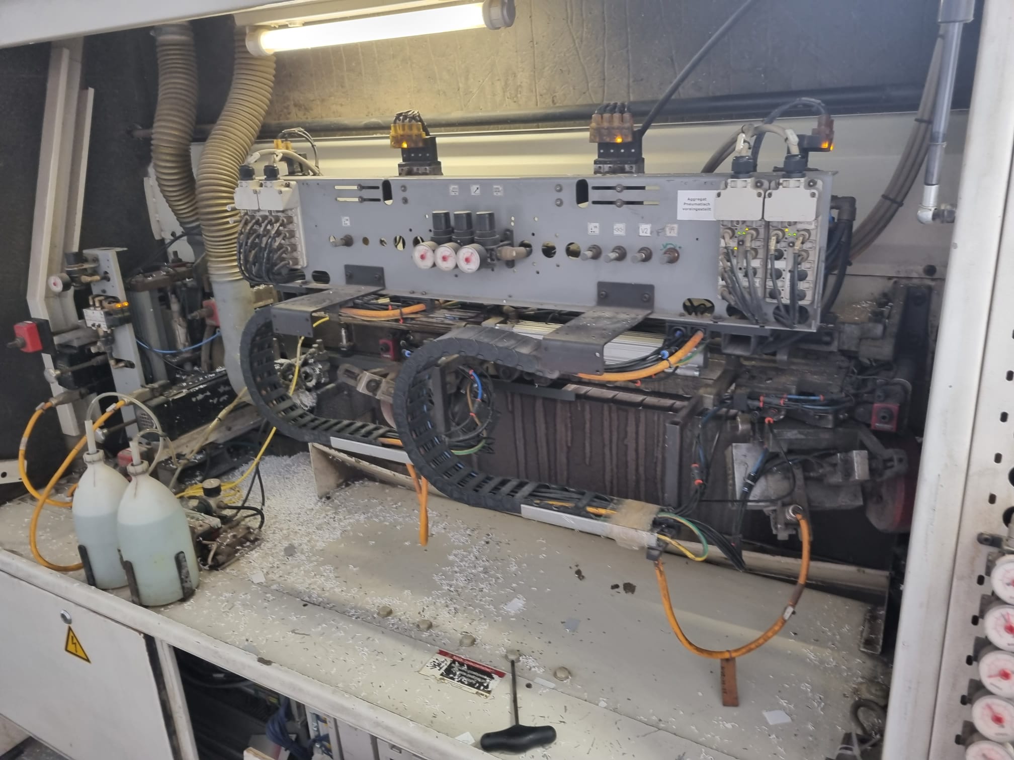 Einseitige Kantenanleimmaschne IMA Novimat / IMA / Novimat Contour/I/G80/790/L20