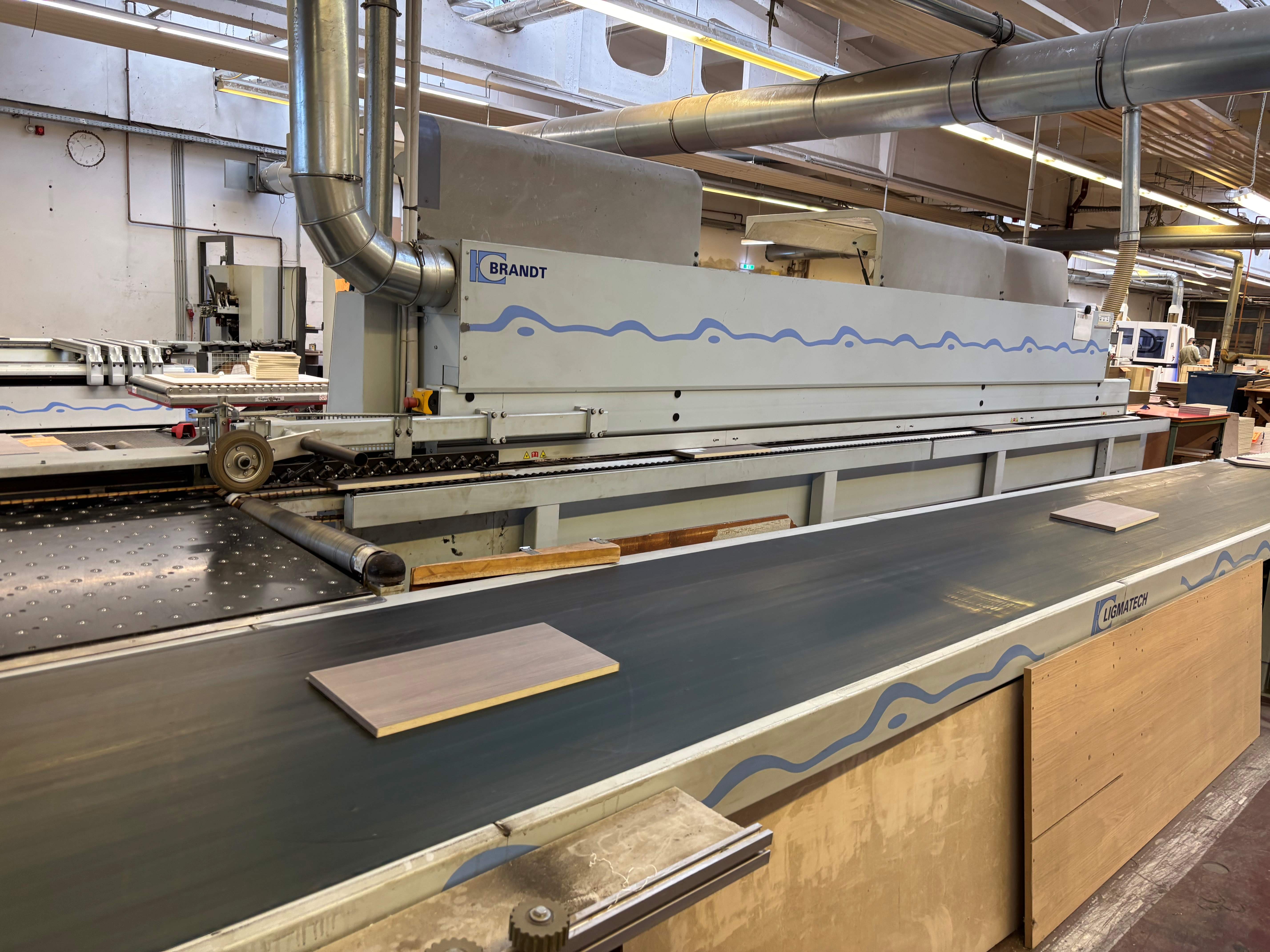 einseitige Kantenanleimmaschine mit Werkstück-Rückführung / BRANDT / KDF 680