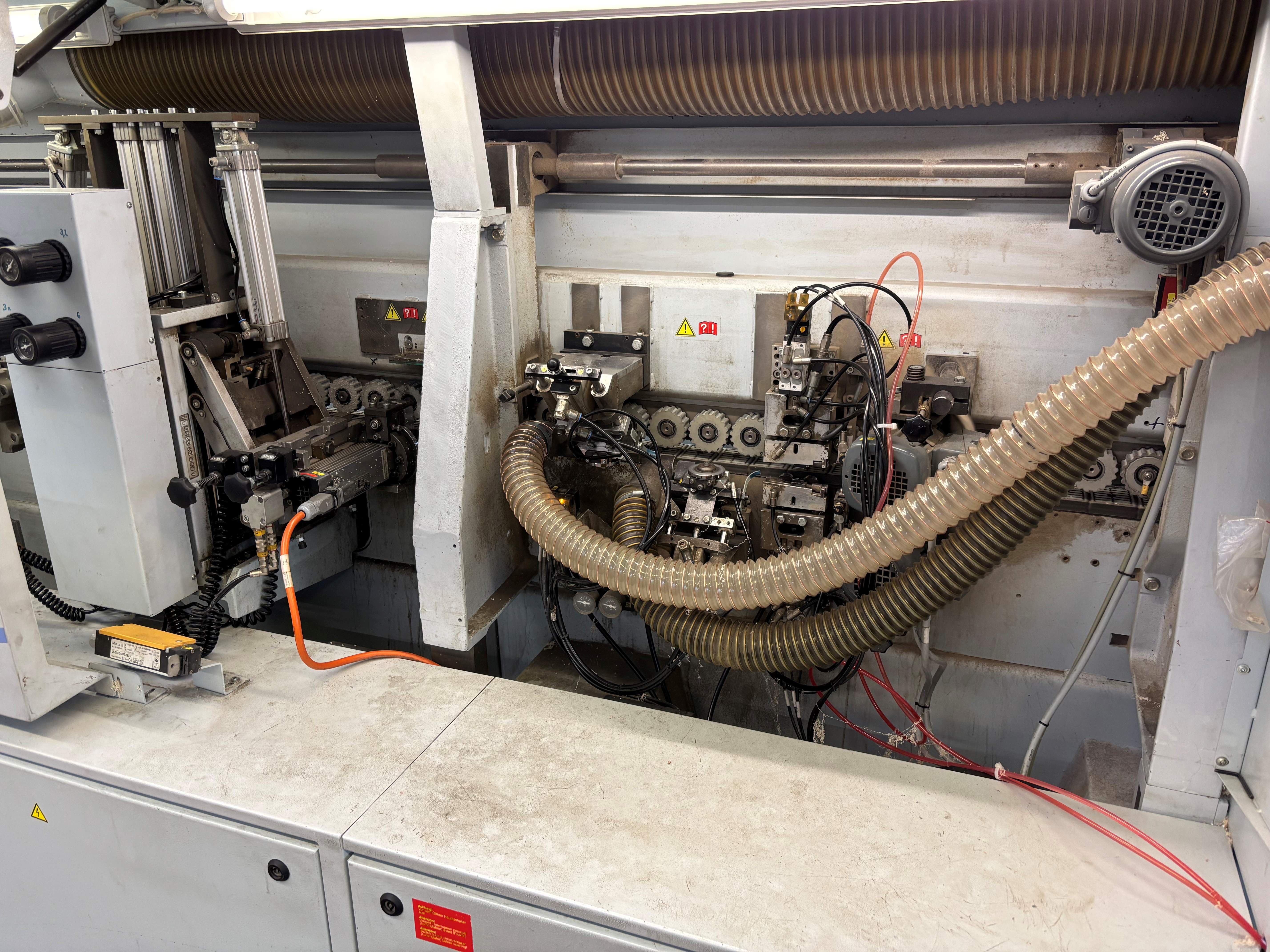einseitige Kantenanleimmaschine mit Werkstück-Rückführung / BRANDT / KDF 680