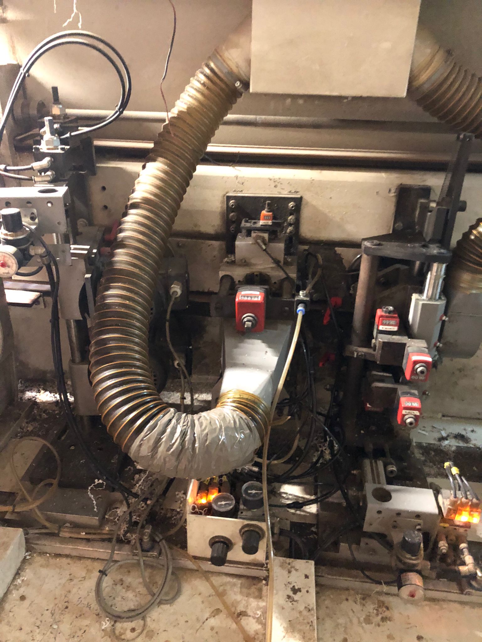einseitige Kantenanleimmaschine / IMA / Advantage 550 einseitige Kantenanleimmaschine / IMA / Advantage 550