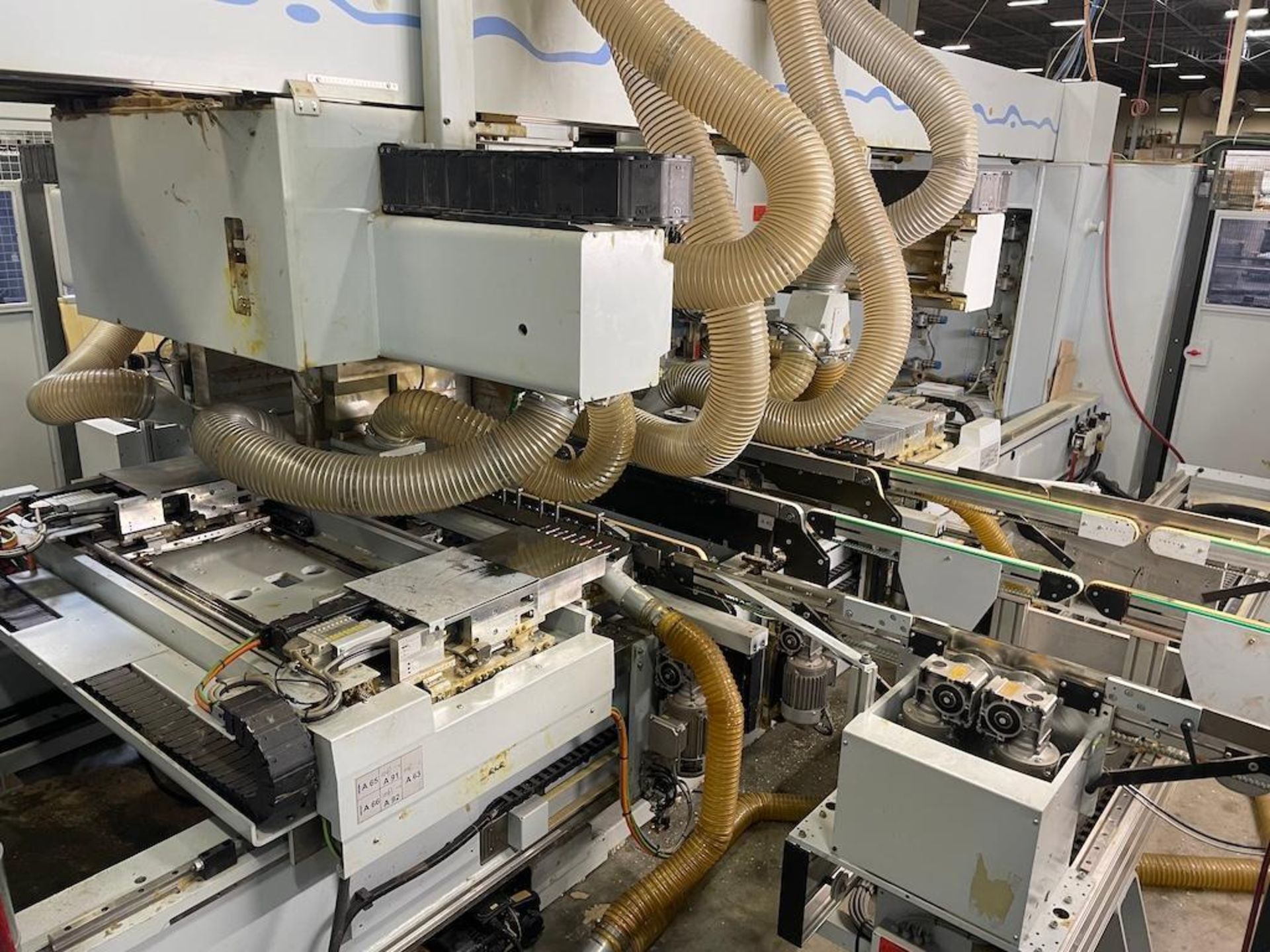 CNC Bearbeitungszentrum mit Abstapelung / WEEKE / BHT