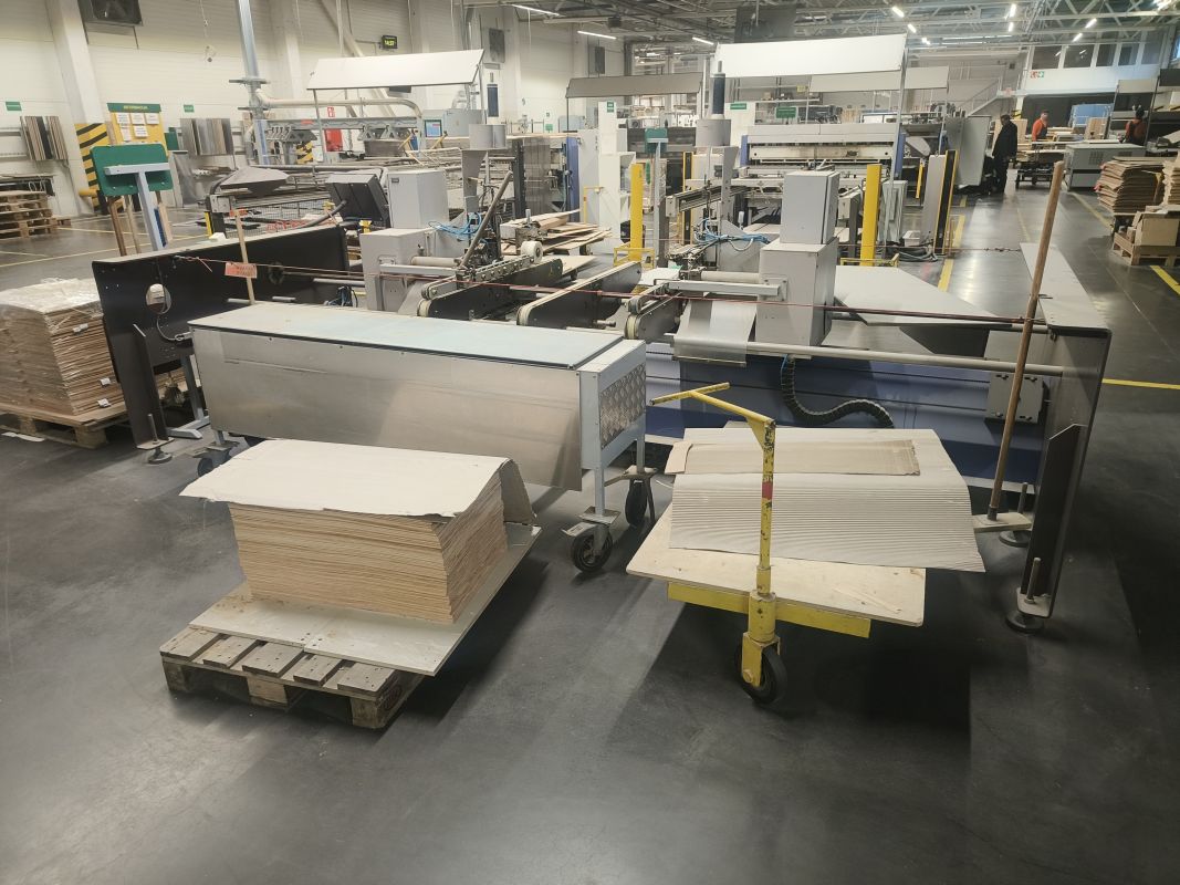 Kantenverstärkungs- und Besäumungsmaschine / M+S Brugge AG / EM-28