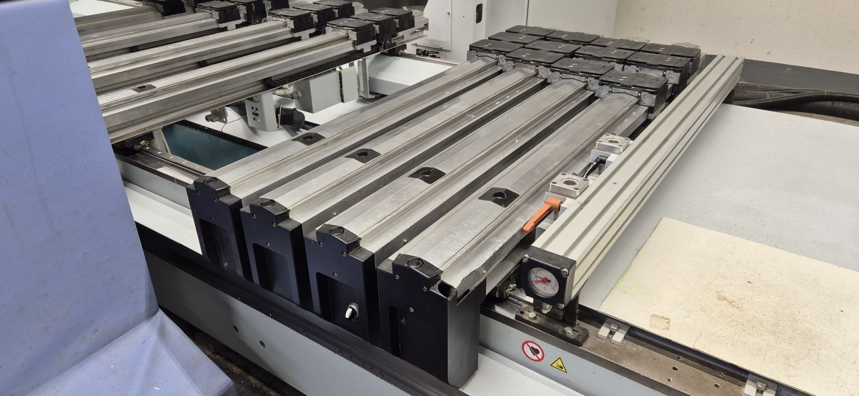 CNC - Bearbeitungszentrum mit Verleimteil / HOMAG / BMG 512/40/12/V/A
