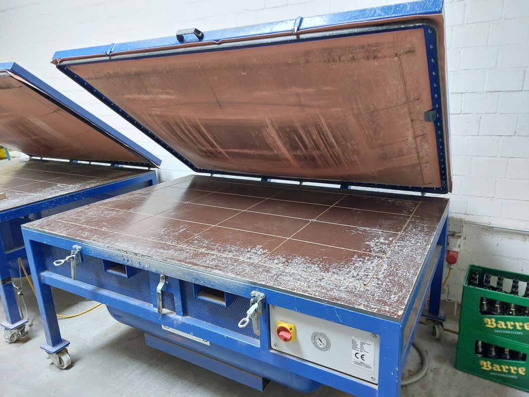 Membranpresse / / Vakuform Membranpresse / / Vakuform