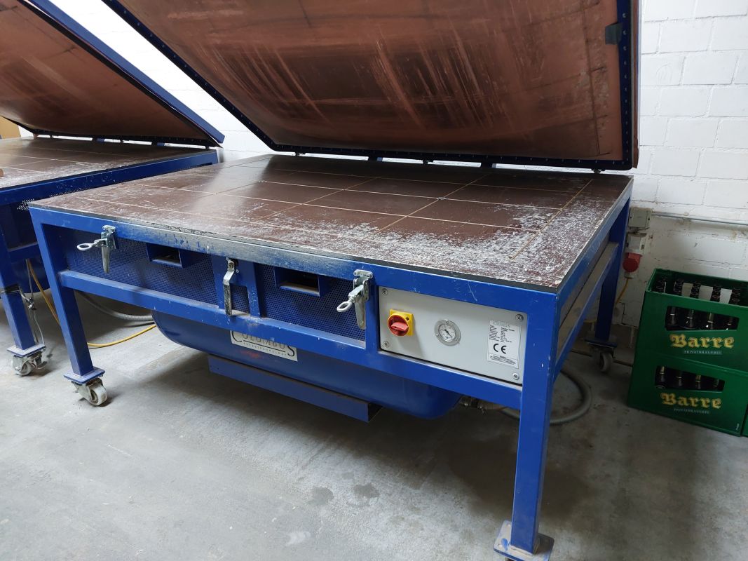 Membranpresse / / Vakuform Membranpresse / / Vakuform