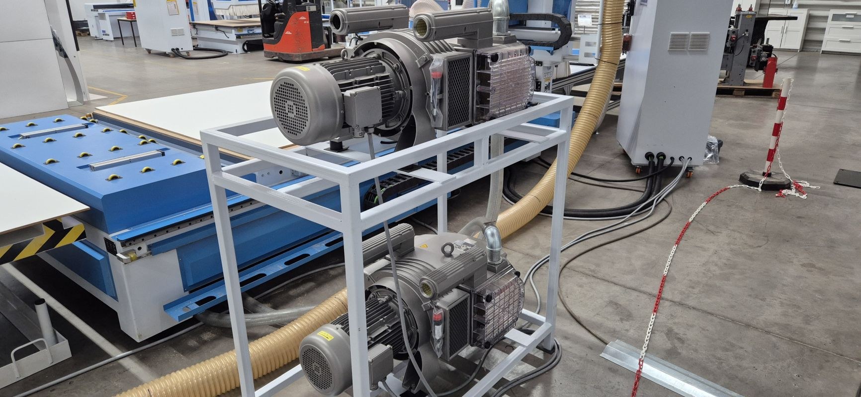 3-Achsen CNC Fr&auml;smaschine&nbsp; / QUICK CNC / UE-481PL