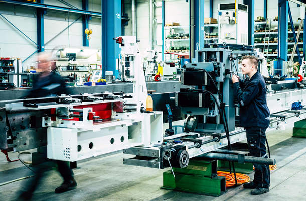 Sondermaschinenbau - industrielle Durchlaufbearbeitung doppelseitige Kantenbearbeitung Plattenwerkstoffe