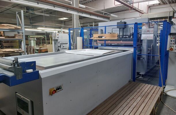 Vakuumpresse mit 2 Paternostermagazinen / WEMH&ouml;NER / 