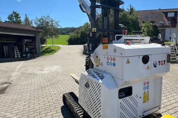 Kettenkran mit Anhänger / TGT / Robby 900 XL