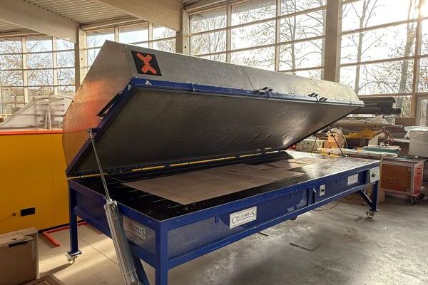 Vakuumpresse / COLUMBUS / Vacuformtisch XL
