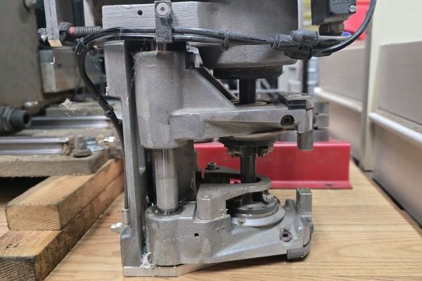 B&uuml;ndig u. Radiusfr&auml;saggregat / N/A / 